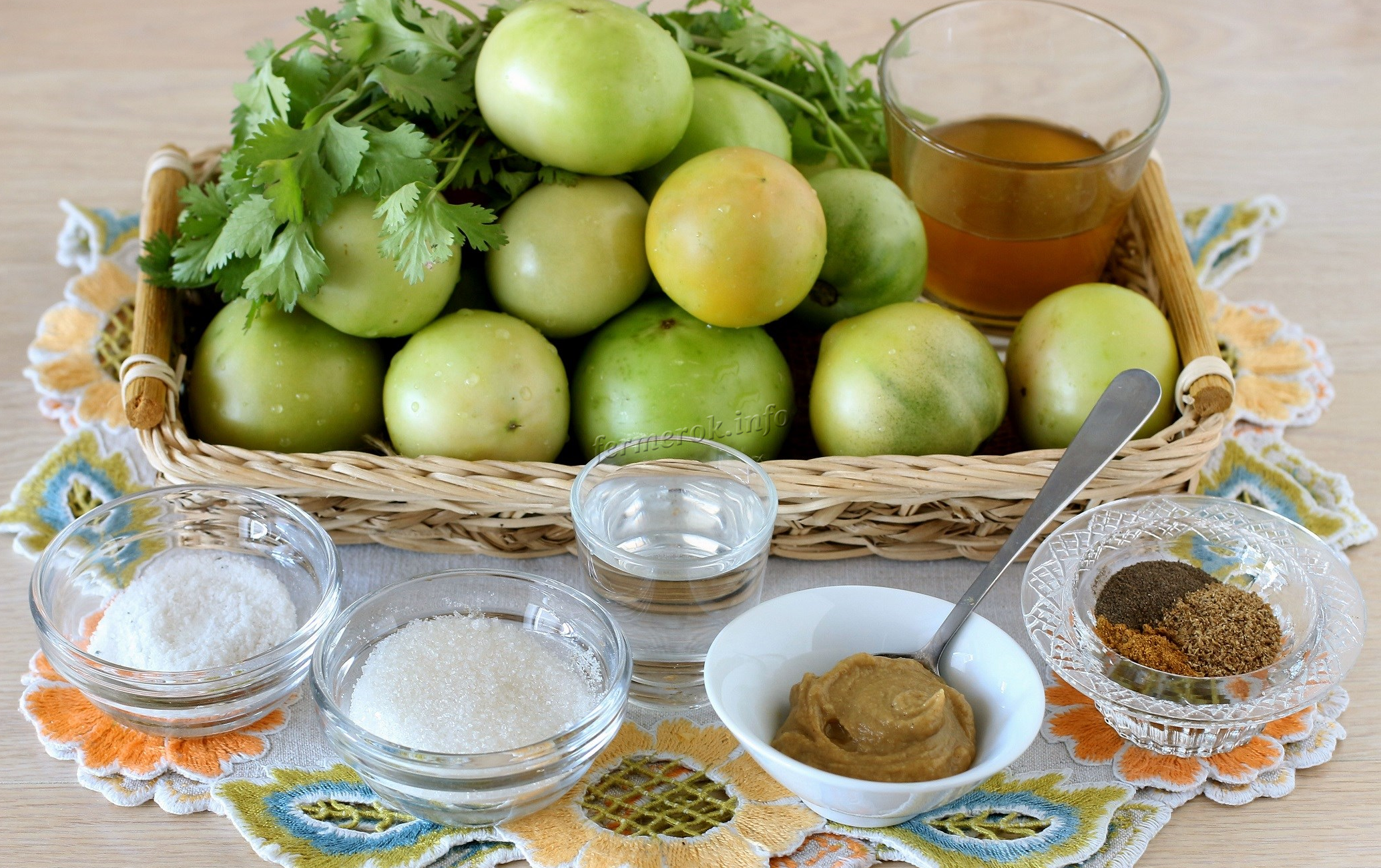Ингредиенты для мариновки зеленных помидоров